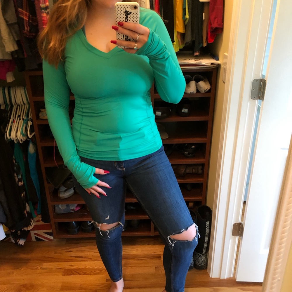 Lucy V-neck  sleeve